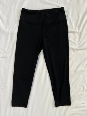 Victoria sport women’s size M black knockout Capri leggings